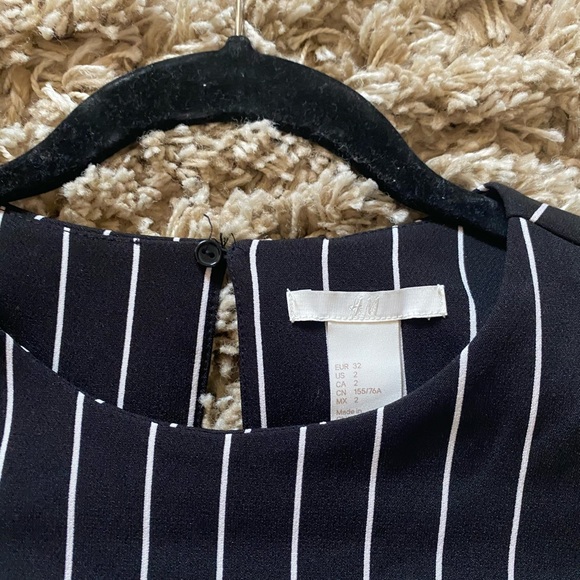 Above the knee striped black dress - Picture 3 of 3